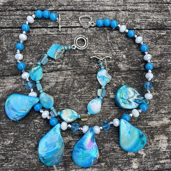 Dyed Blue Shell Necklace Bracelet Set Beaded Costume Jewelry Toggle Clasp Boho - Picture 15 of 16